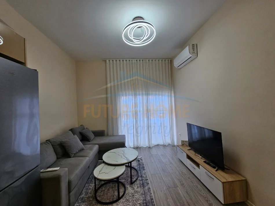 Tirane, jepet me qera apartament 1+1 Kati 4, 50 m² 450 € (Ali Demi)