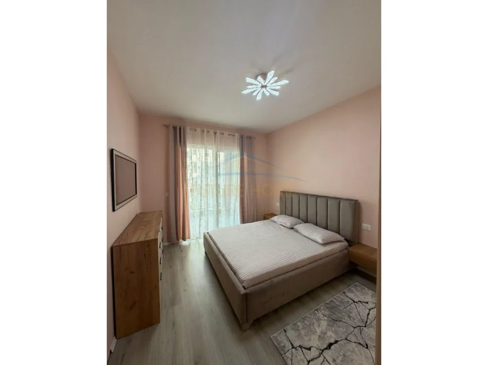 Tirane, shitet apartament 1+1+Ballkon Kati 4, 73 m² 135.000 € (Rruga Dritan Hoxha)