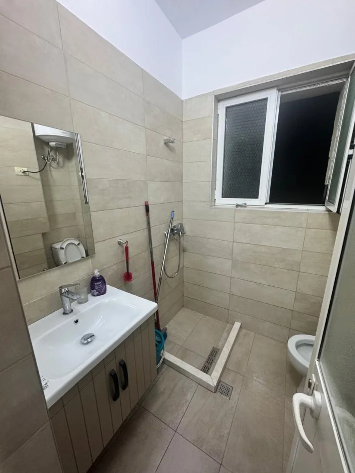 Tirane, shitet apartament 2+1+Ballkon Kati 3, 76 m² 154.000 € (tek Mine Peza)