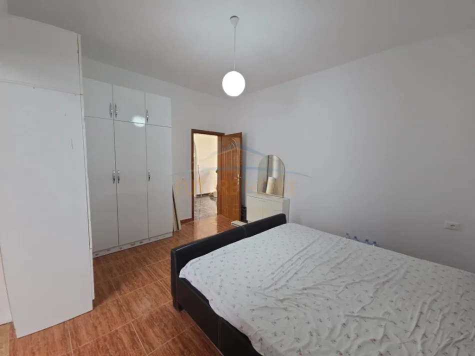 Tirane, jepet me qera apartament 2+1+Ballkon Kati 3, 150 m² 800 € (Tregu Elektrik)