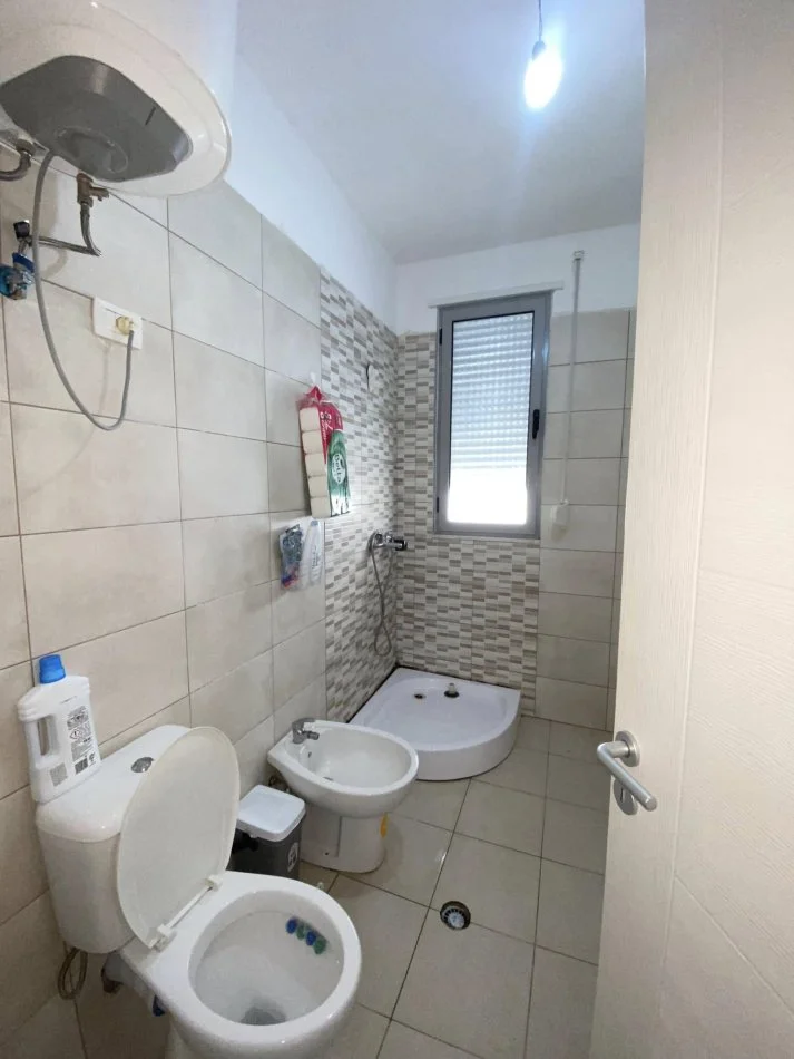 Durres, jepet me qera apartament 1+1+Ballkon Kati 2, 70 m² 400 € (QERA 1+1 + BALLKON 400euro TEK HOTEL ANTALYA JEPET PER AFATGJATE 1+1 with Balcony Center of Beach Durres Close to the Sea, bars,restaurants, bus station supermarketect Competitive ...