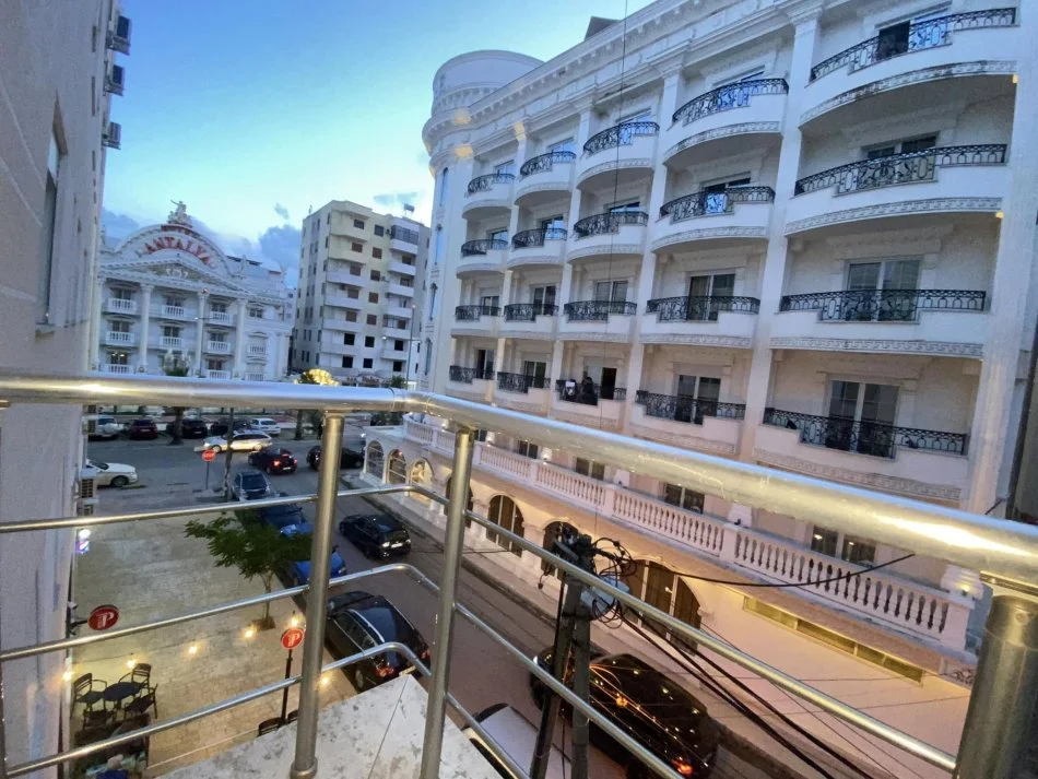 Durres, jepet me qera apartament 1+1+Ballkon Kati 2, 70 m² 400 € (QERA 1+1 + BALLKON 400euro TEK HOTEL ANTALYA JEPET PER AFATGJATE 1+1 with Balcony Center of Beach Durres Close to the Sea, bars,restaurants, bus station supermarketect Competitive ...