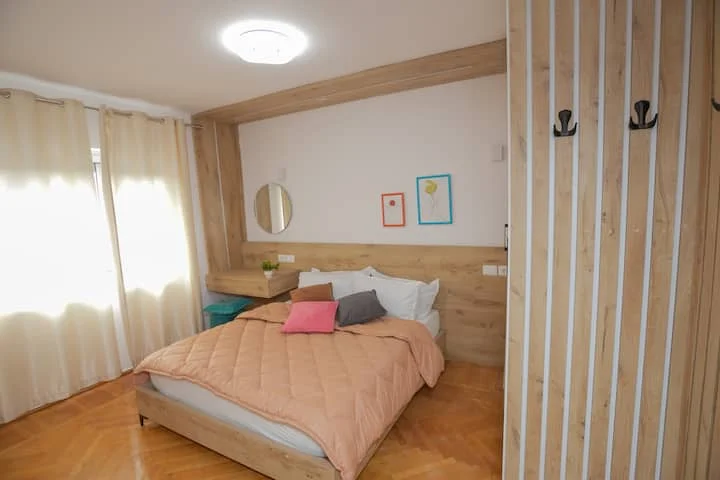 Tirane, jepet me qera apartament 1+1 Kati 5, 56 m² 580 € (Rruga e Dibres)
