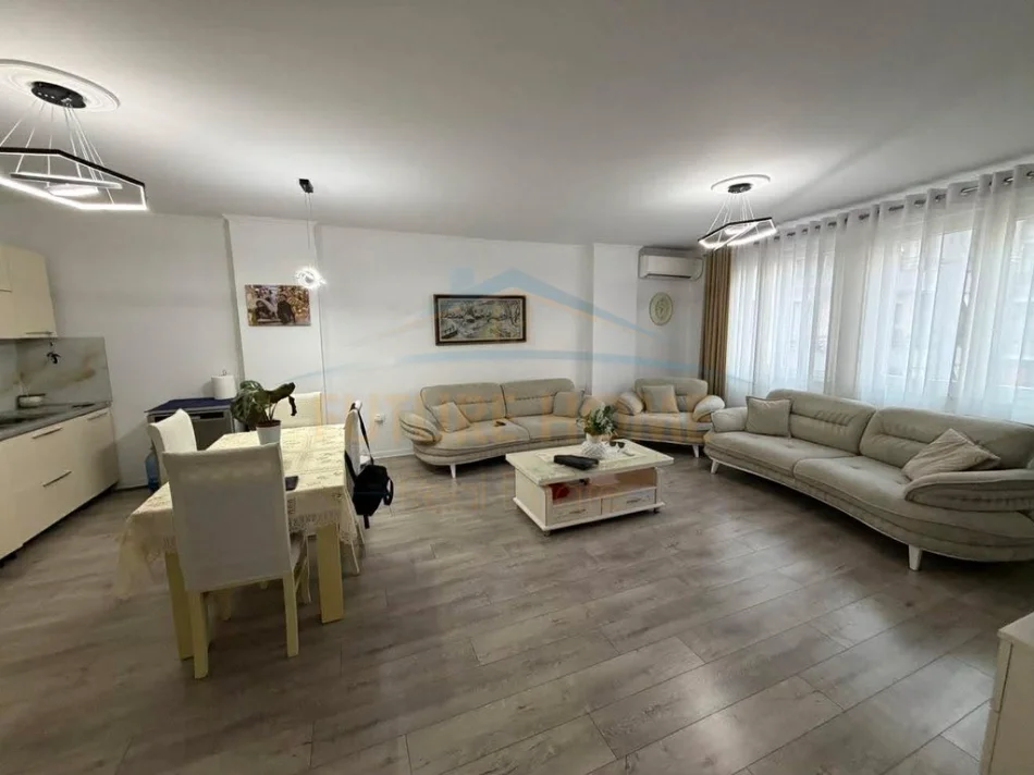 Shitet, Apartament 2+1, Pallatet Cabej, Misto Mame 0696069906