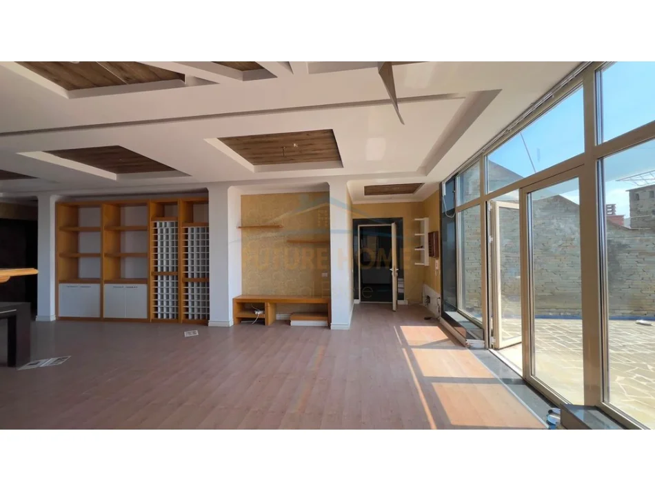 Shitet, Apartament 3+1+2+Verandë+Poste ParkimI, Fresk. 0696069906