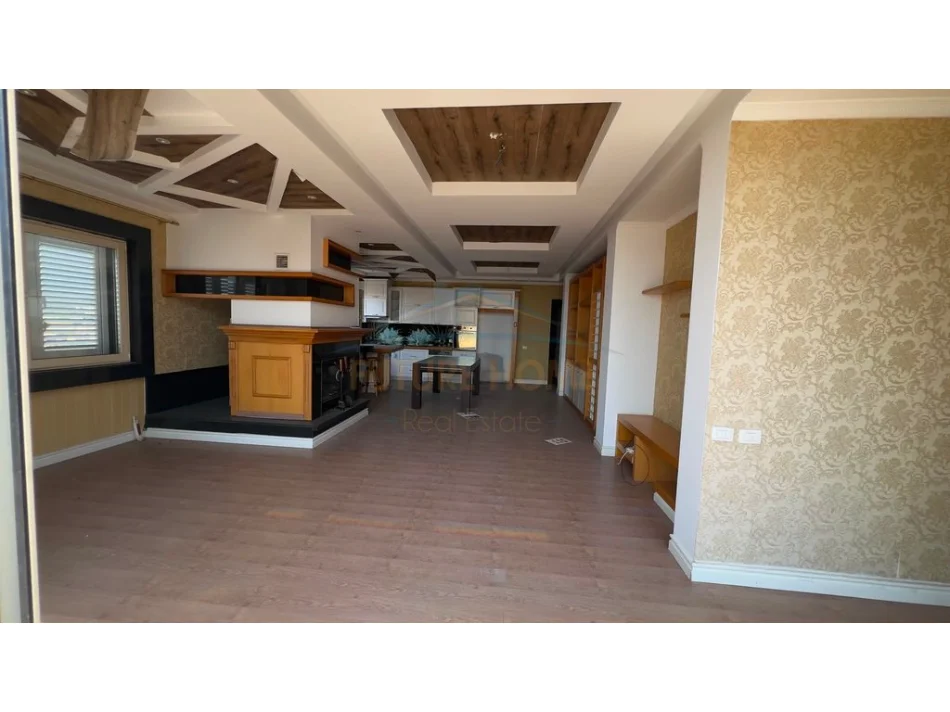 Shitet, Apartament 3+1+2+Verandë+Poste ParkimI, Fresk. 0696069906