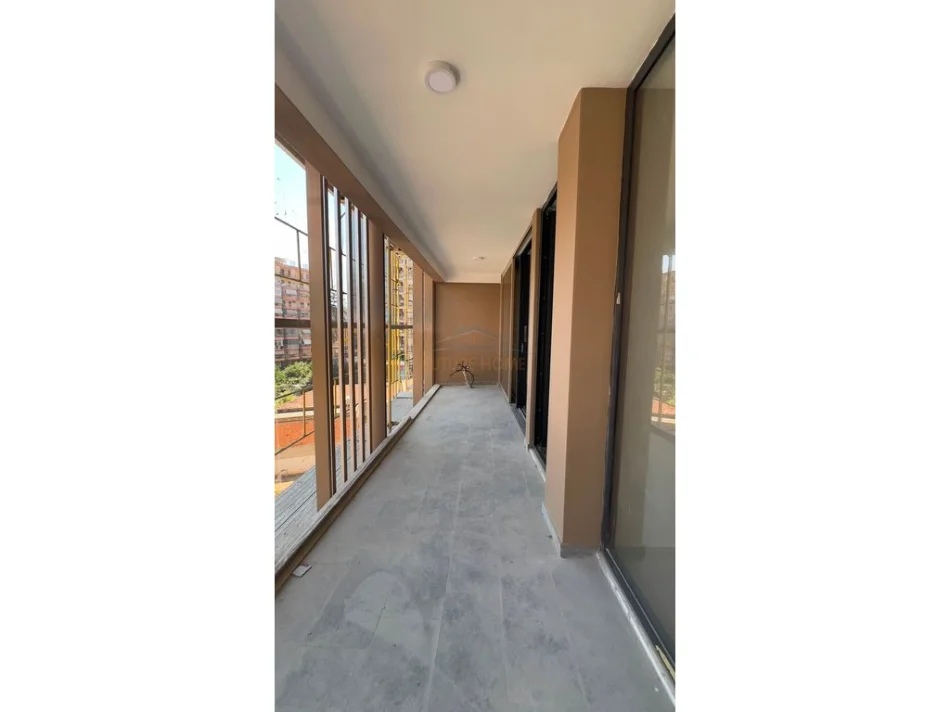 Tirane, shitet apartament 1+1+Ballkon Kati 4, 85 m² 260.000 € (SELVIA)