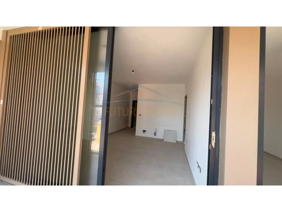 Tirane, shitet apartament 1+1 Kati 4, 85 m² 260.000 € (SELVIA)