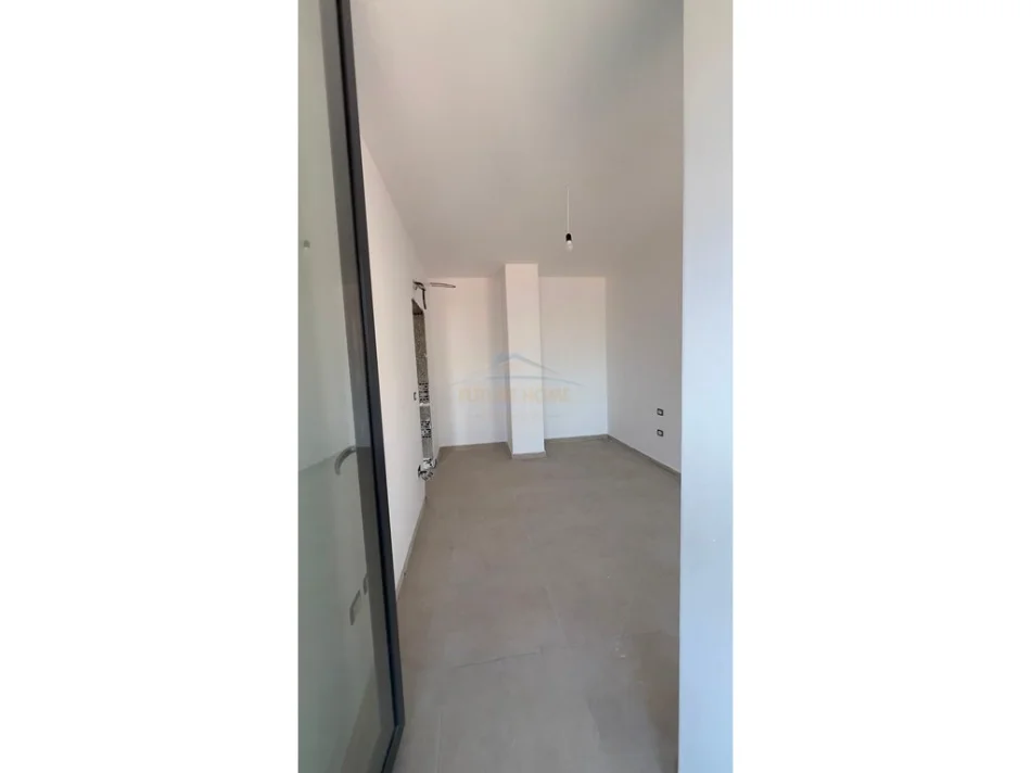 Tirane, shitet apartament 1+1 Kati 4, 85 m² 260.000 € (SELVIA)