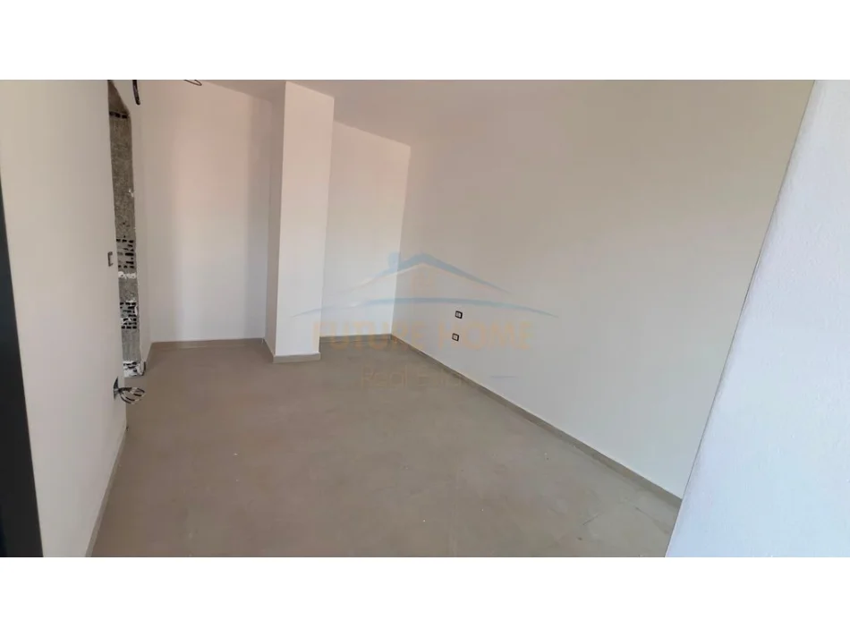 Tirane, shitet apartament 1+1 Kati 4, 85 m² 260.000 € (selvia)