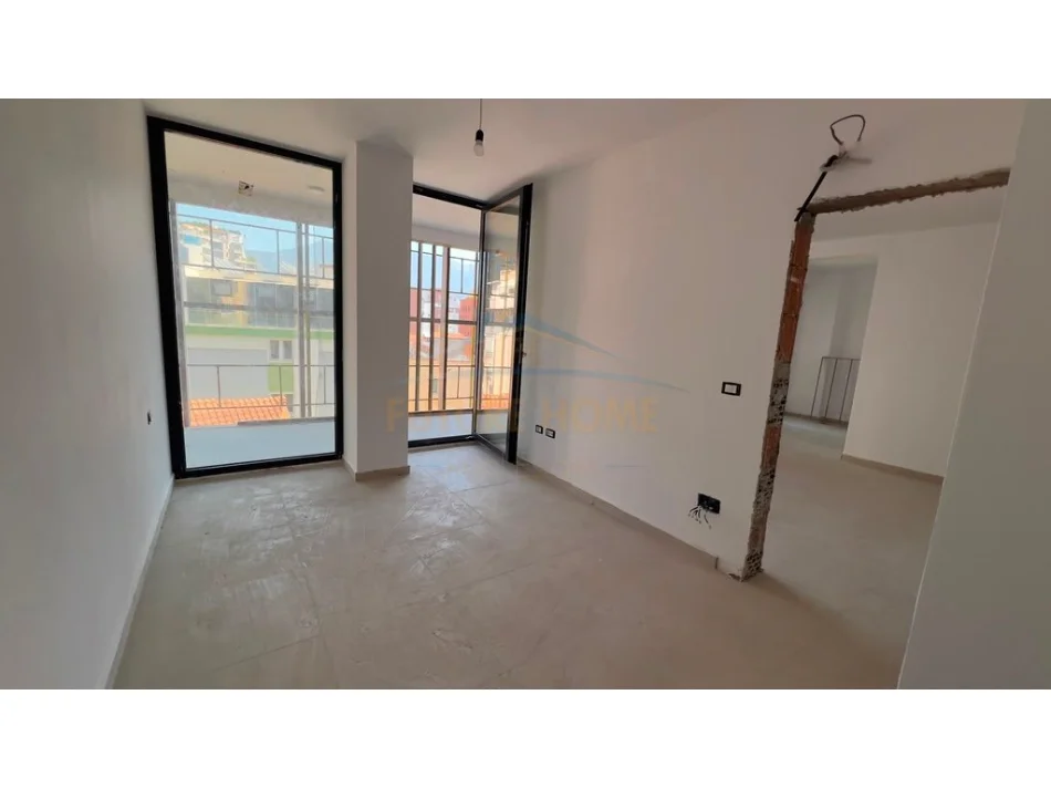Tirane, shitet apartament 1+1+Ballkon Kati 4, 85 m² 260.000 € (SELVIA)