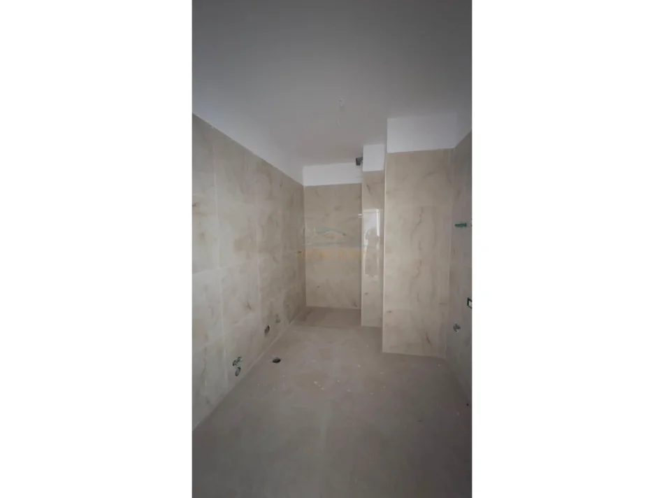 Tirane, shitet apartament 1+1+Ballkon Kati 4, 85 m² 260.000 € (SELVIA)