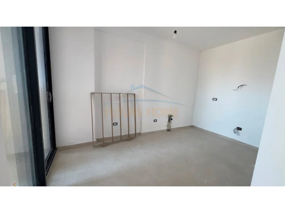 Tirane, shitet apartament 1+1 Kati 4, 85 m² 260.000 € (SELVIA)