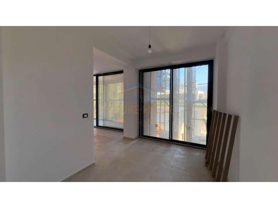 Tirane, shitet apartament 1+1+Ballkon Kati 4, 85 m² 260.000 € (SELVIA)