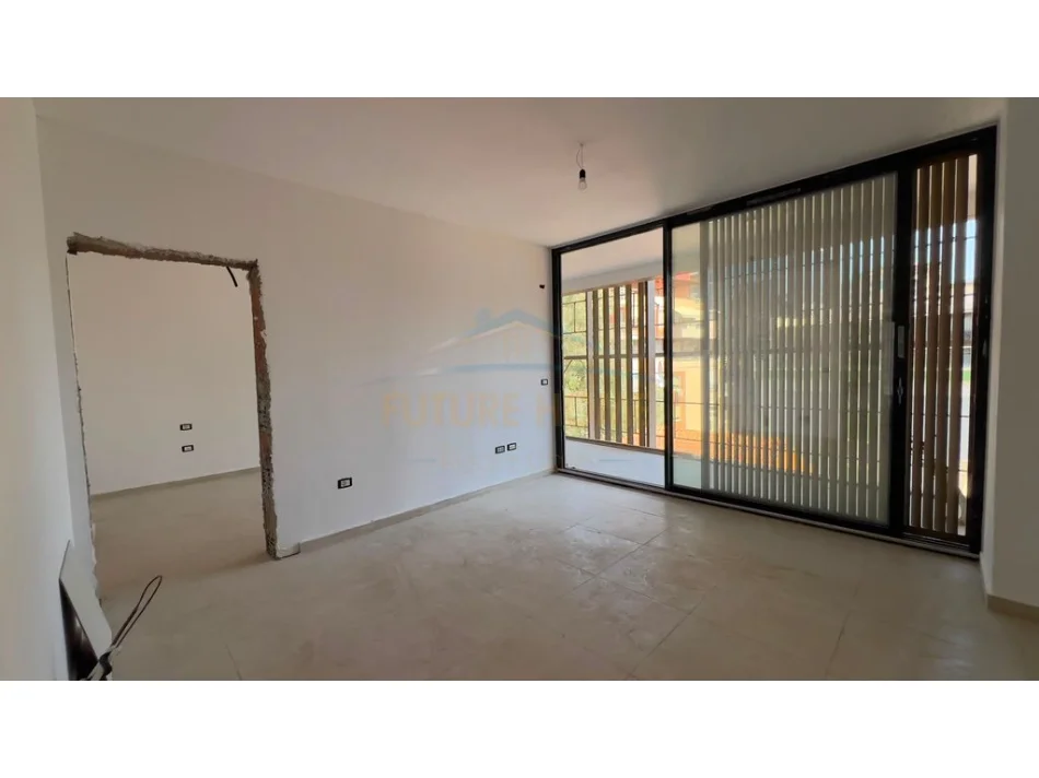 Tirane, shitet apartament 1+1+Ballkon Kati 4, 85 m² 260.000 € (Selvia)