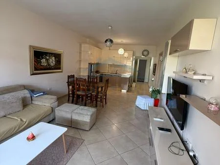 Tirane, jepet me qera apartament 3+1+Ballkon Kati 1, 113 m² 760 € (Rruga Ferit Xhajko)