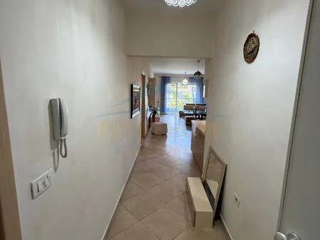 Tirane, jepet me qera apartament 3+1+Ballkon Kati 1, 113 m² 760 € (Rruga Ferit Xhajko)
