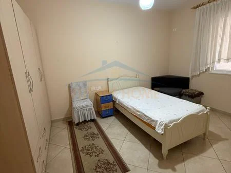 Tirane, jepet me qera apartament 3+1+Ballkon Kati 1, 113 m² 760 € (Rruga Ferit Xhajko)