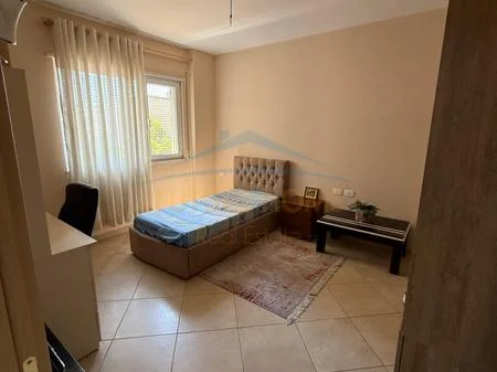 Tirane, jepet me qera apartament 3+1+Ballkon Kati 1, 113 m² 760 € (Rruga Ferit Xhajko)