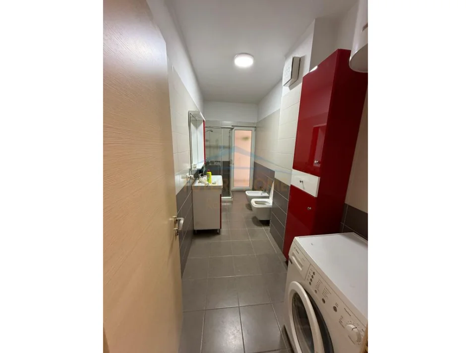 Tirane, jepet me qera apartament 3+1+2+Ballkon Kati 1, 113 m² 760 € (Ferit Xhajko)