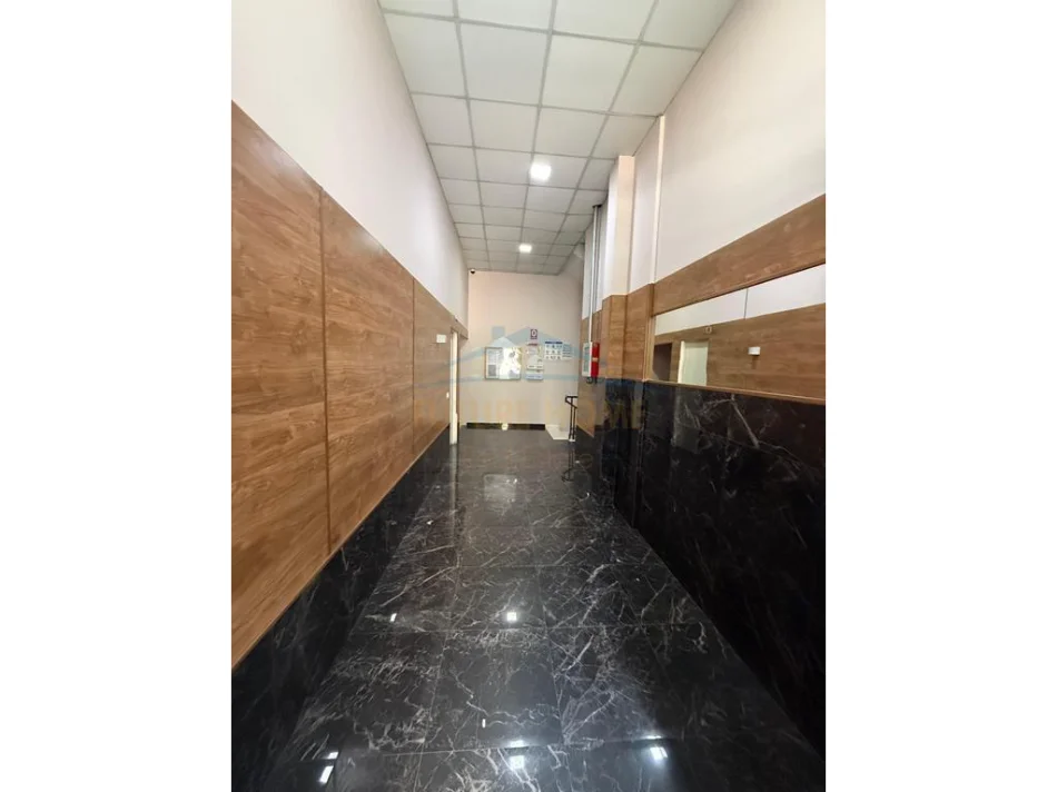 Tirane, jepet me qera apartament 3+1+2+Ballkon Kati 1, 113 m² 760 € (Ferit Xhajko)