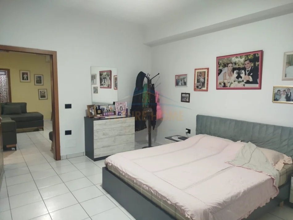 Tirane, shitet apartament Vile 2 Katshe , 240 m² (Rruga e Fortuzit)