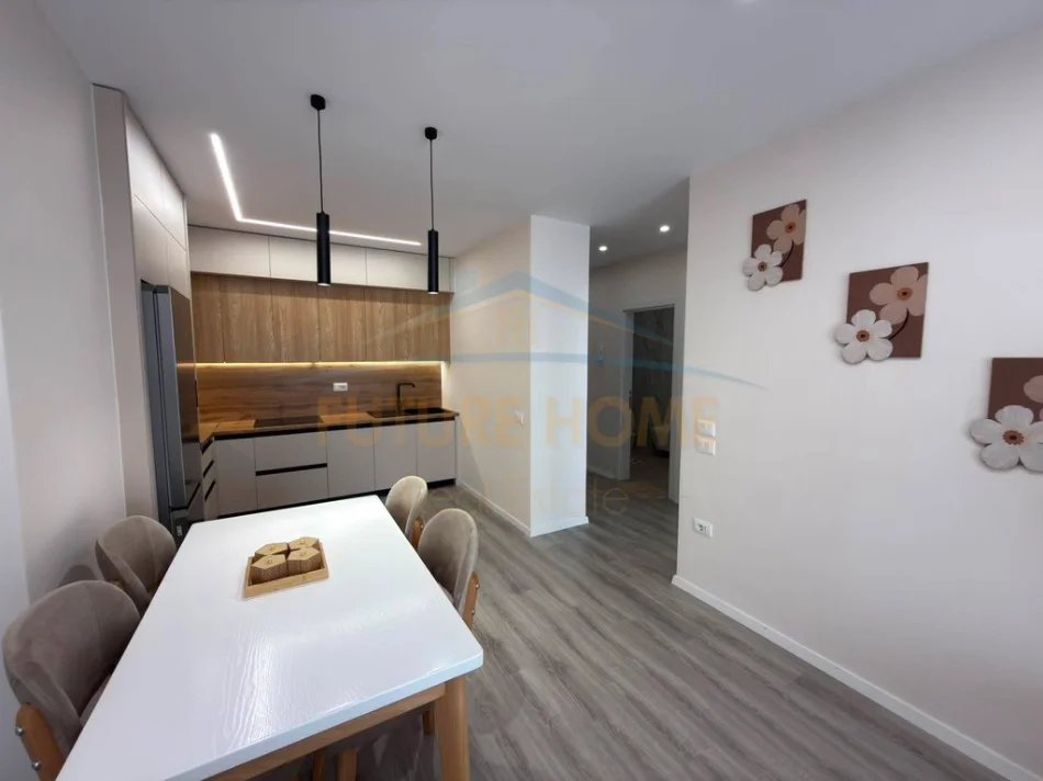 Tirane, jepet me qera apartament 1+1+Ballkon Kati 4, 78 m² 700 € (Kompleksi E88, Rruga Dritan Hoxha)