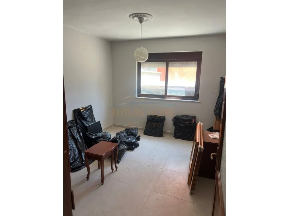 Durres, jepet me qera apartament 2+1 Kati 1, 73 m² 300 € (Stadiumi"Niko Dovana", Durres)