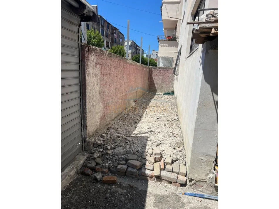 Durres, jepet me qera apartament 2+1 Kati 1, 73 m² 300 € (Stadiumi"Niko Dovana", Durres)