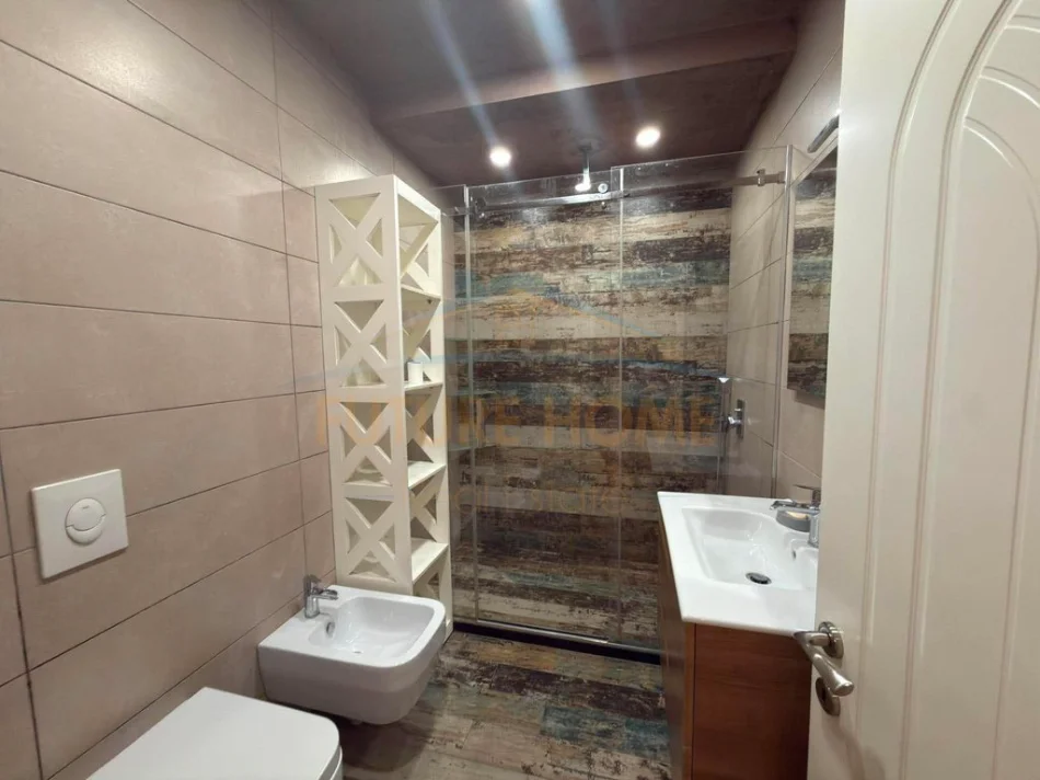 Tirane, jepet me qera apartament 2+1 Kati 3, 89 m² 500 € (Unaza e Re)