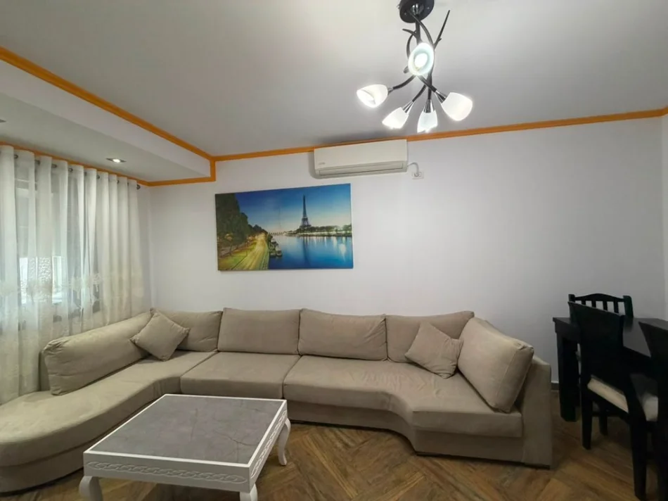 Tirane, jepet me qera apartament 2+1 Kati 3, 69 m² 600 € (21 Dhjetori)