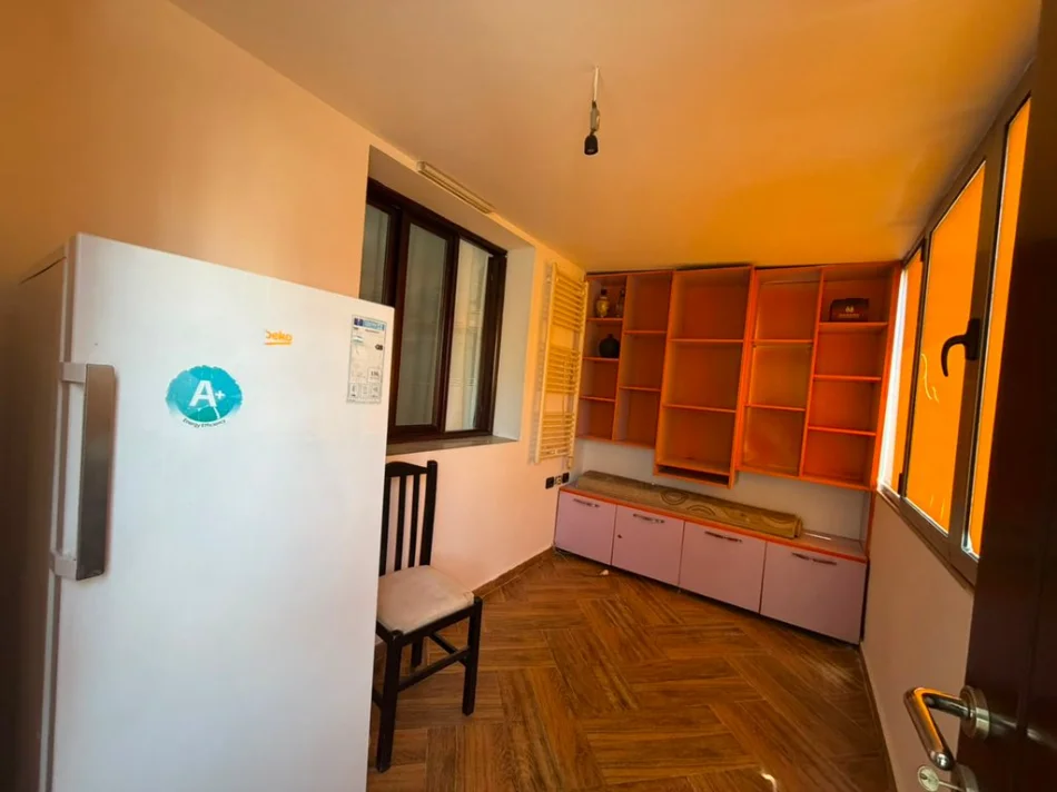 Qera, Apartament 2+1+2, 21 Dhjetori, Tiranë 0696069906