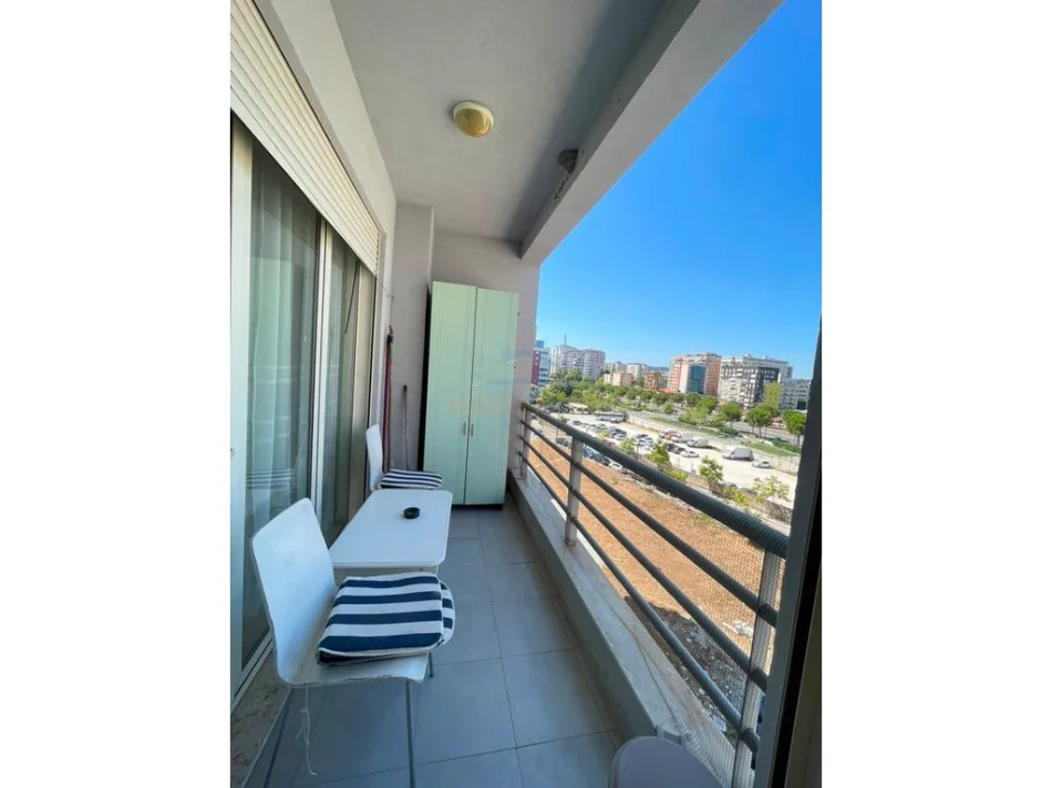 Tirane, jepet me qera apartament 1+1+Post Parkimi,  Kati 4, 75 m² (Rruga Karl Gega, Stacioni i Trenit) Kontaktoni per Cmimin