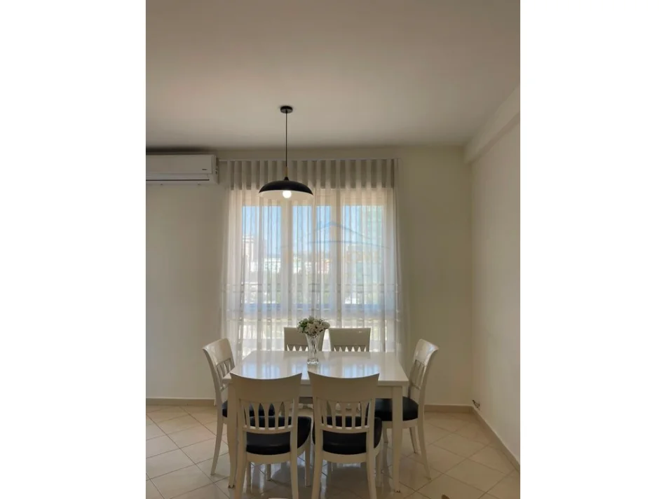 Tirane, jepet me qera apartament 1+1+Post Parkimi,  Kati 4, 75 m² (Rruga Karl Gega, Stacioni i Trenit) Kontaktoni per Cmimin