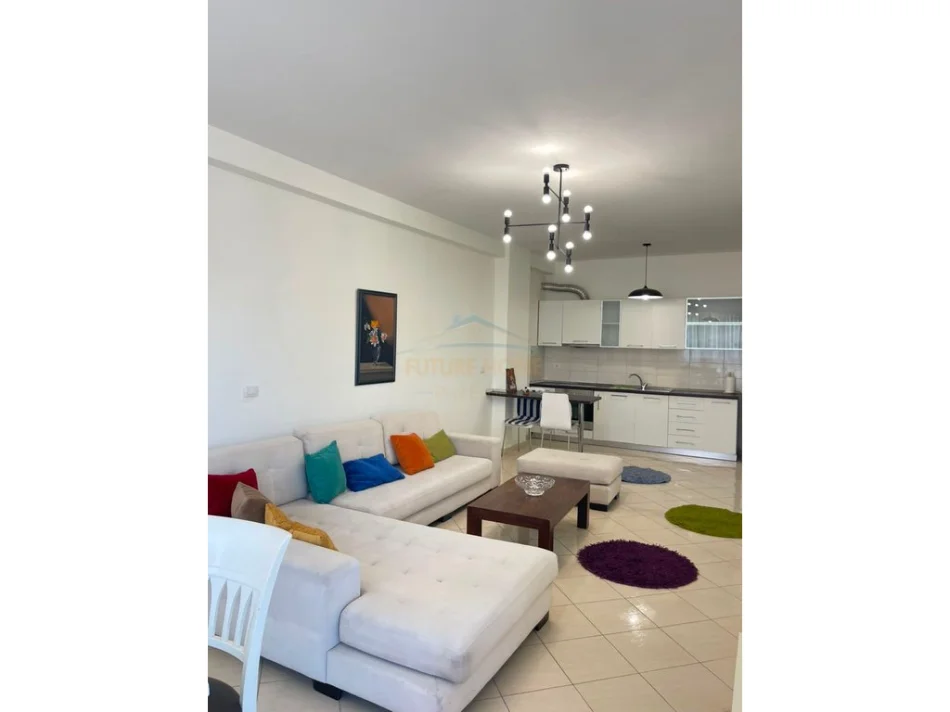 Tirane, jepet me qera apartament 1+1 Kati 4, 75 m² 600 € (STACIONI I TRENIT)