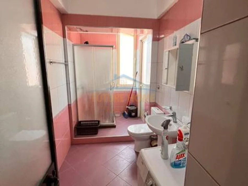 Shitet, Apartament 2+1 me Papafingo, Ambasada Amerikane 0696069906