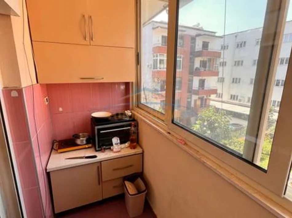 Shitet, Apartament 2+1 me Papafingo, Ambasada Amerikane 0696069906