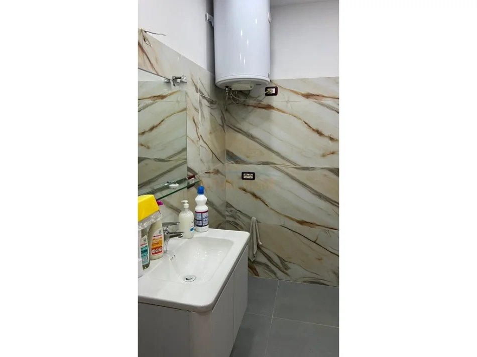 Shitet apartament 3+1+Ballkon Kati 3, 80 m² 150 MLION LEKE (UNAZA E VOGEL)