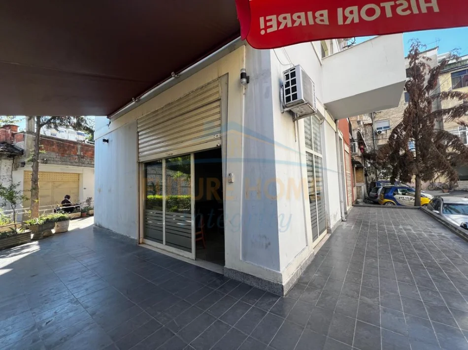 Shitet, Ambient Biznesi, Rruga Jordan Misja, Tiranë. 0696069906