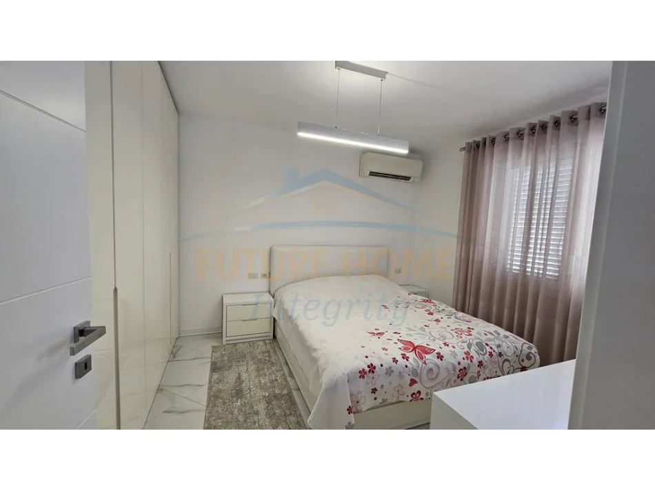 Tirane, jepet me qera apartament 2+1 Kati 4, 60 m² 550 € (Rruga Ferit Xhajko)