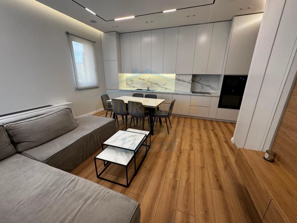 Tirane, jepet me qera apartament 2+1 Kati 0, 130 m² 1.800 € (GREEN VALLEY)