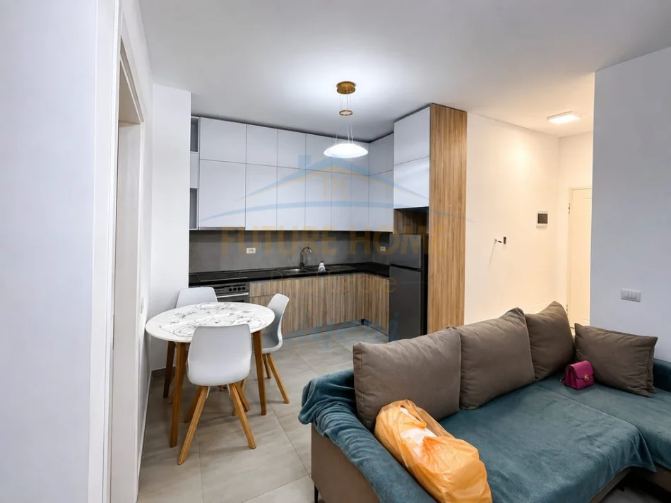 Shitet, Apartament 1+1, Kopshti Botanik, Tirane. 0696069906