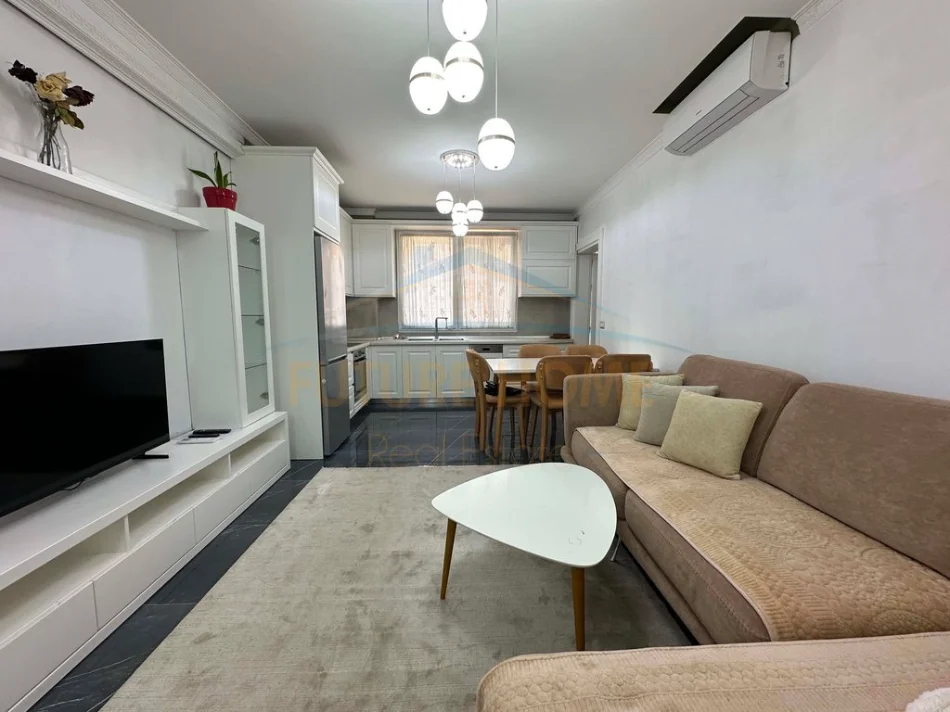 Tirane, jepet me qera apartament 2+1 Kati 2, 77 m² 600 € (Unaza e Re)