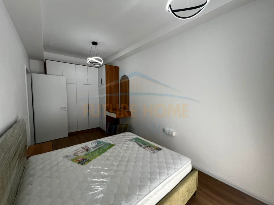Tirane, jepet me qera 1+1 Kati 2, 53 m² 400 € (FRESK)