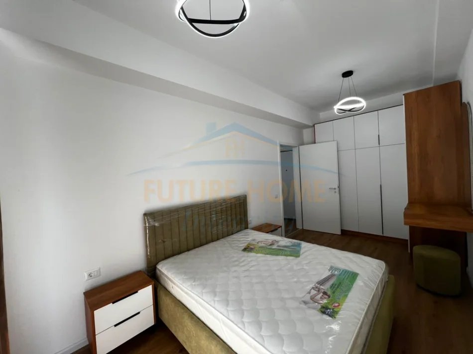 Tirane, jepet me qera 1+1 Kati 2, 53 m² 400 € (FRESK)