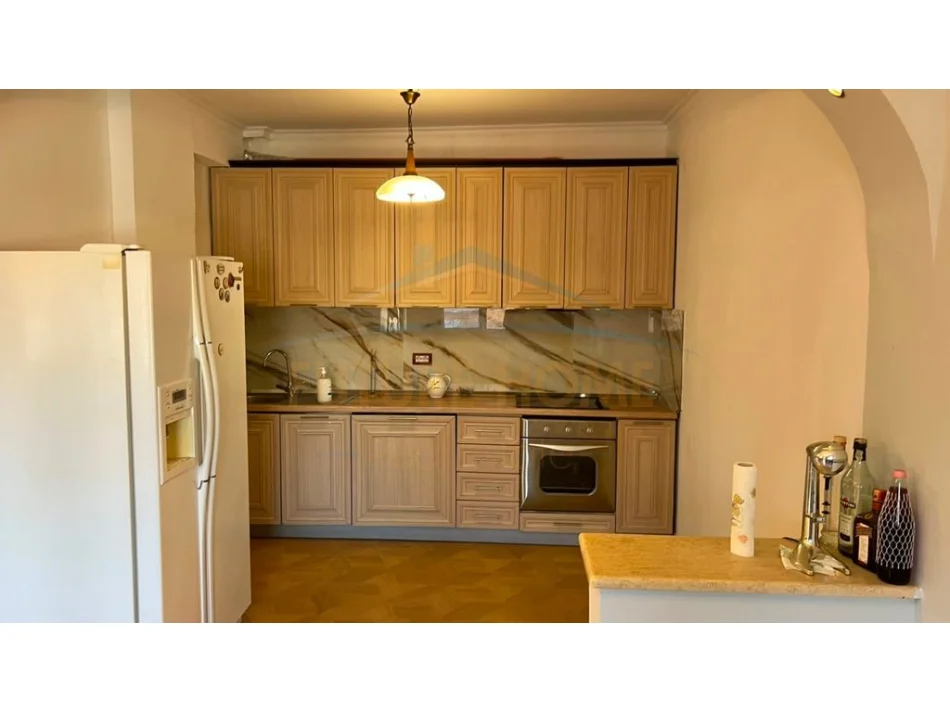 Tirane, shitet apartament 2+1 Kati 3, 80 m² 150.000 € (FERI XHAJKO)
