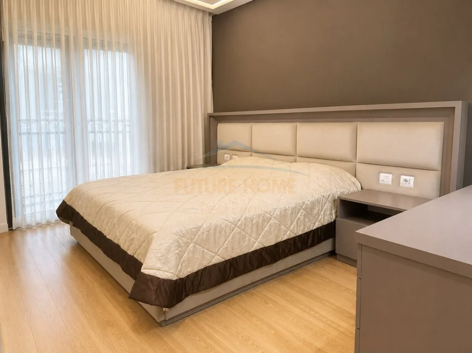 Tirane, shitet apartament 3+1 Kati 7, 157 m² 650.000 € 