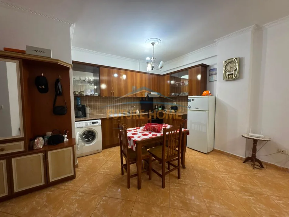 Tirane, shitet apartament 1+1+Ballkon Kati 4, 56 m² 110.000 € (UNAZA E RE)