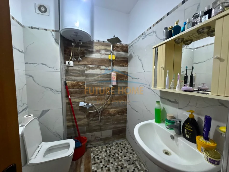 Tirane, shitet apartament 1+1+Ballkon Kati 4, 56 m² 110.000 € (UNAZA E RE)