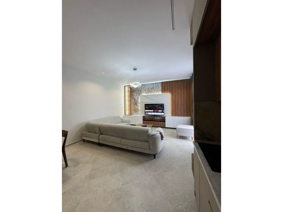 Tirane, jepet me qera apartament Vile 2 Katshe , 200 m² 1.500 € (TEG)